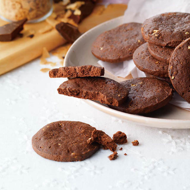 ロイズ 大丸福岡天神店「天神出店50周年記念 夏の北海道展」に出店。数量限定の生チョコレートも販売