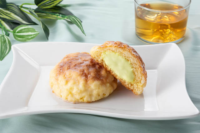 ファミマ×八天堂「冷やして食べる くりーむメロンパン 静岡クラウンメロン」新登場