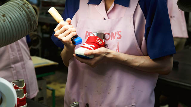 久留米市のムーンスター MOONSTAR Carrot®40周年モデル第2弾「ハローキティ×Carrotの国産子ども靴」新発売へ