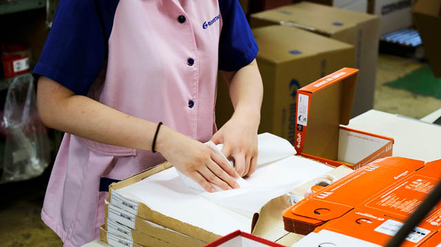 久留米市のムーンスター MOONSTAR Carrot®40周年モデル第2弾「ハローキティ×Carrotの国産子ども靴」新発売へ