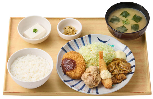 やよい軒 - しょうが焼・エビフライ・鶏の竜田揚げ・コロッケが一皿に!人気のおかずを盛り合わせた欲張り定食発売へ