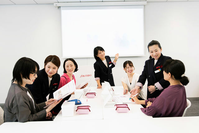 化粧のちからで高齢者をサポート、社会人の学び直しにも「資生堂 化粧療法講座」開催