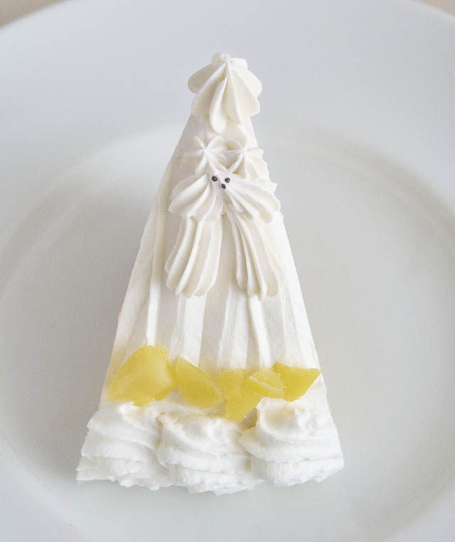 カフェ＆ブックス ビブリオテーク - キュートな姿のふんわり真っ白な秋スイーツ「和栗のマロンシャンティ」新登場