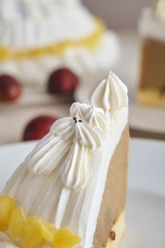 カフェ＆ブックス ビブリオテーク - キュートな姿のふんわり真っ白な秋スイーツ「和栗のマロンシャンティ」新登場