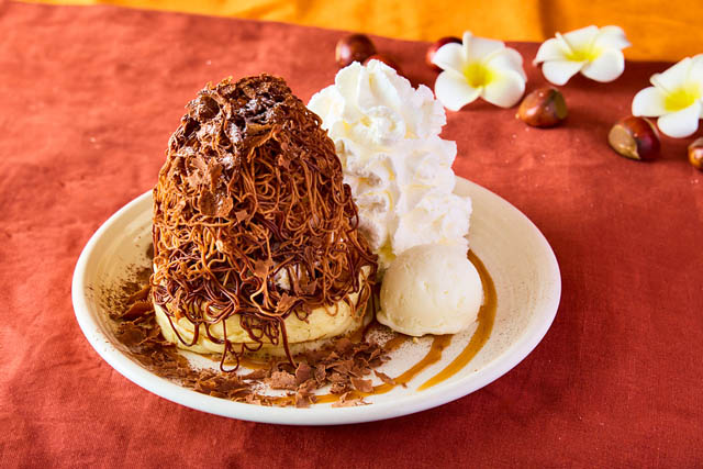 コナズ珈琲 - 香り豊かなマロンと濃厚なチョコレートのダブルクリーム「チョコレートモンブランパンケーキ」新発売へ