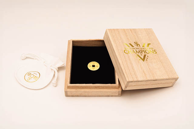 福岡ソフトバンクホークス - リーグ優勝記念「純金」グッズが登場！球団史上最高額2,300万円の玉など
