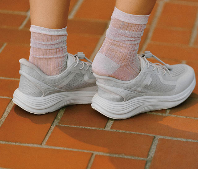 九州初上陸!特許技術が生む機能美のハンズフリーシューズ「Kizik(キジック)」岩田屋本店に登場