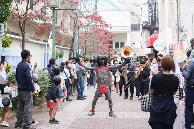 久留米のまちが劇場に変わるー「第10回 久留米たまがる大道芸2025」開催