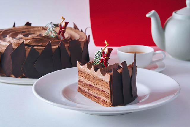 ホールケーキをひとりじめ「ビブリオテークのクリスマスフェア」ショートケーキ風に仕立てたエアリーチーズクリームパンケーキ＆生モンブランが登場