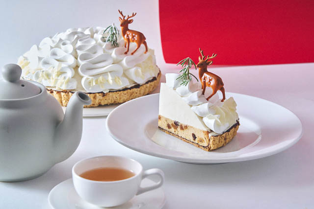 ホールケーキをひとりじめ「ビブリオテークのクリスマスフェア」ショートケーキ風に仕立てたエアリーチーズクリームパンケーキ＆生モンブランが登場