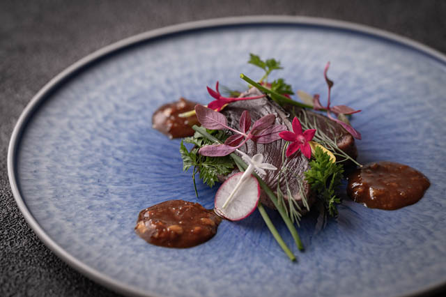 芸術作品を一皿に映しこんだ「浮世絵を味わう」美食体験 - 高宮庭園茶寮「秋の宵」開催