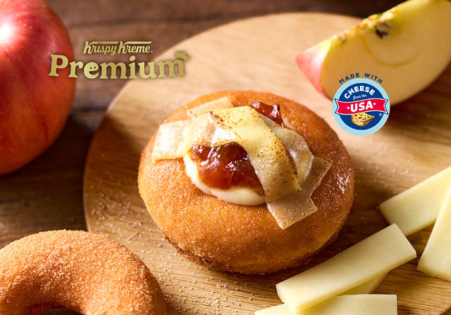 クリスピー・クリーム・ドーナツ 全国7店舗限定 - 九州はキャナル店「シナモンアップルパイ with モントレージャックチーズ」期間限定登場