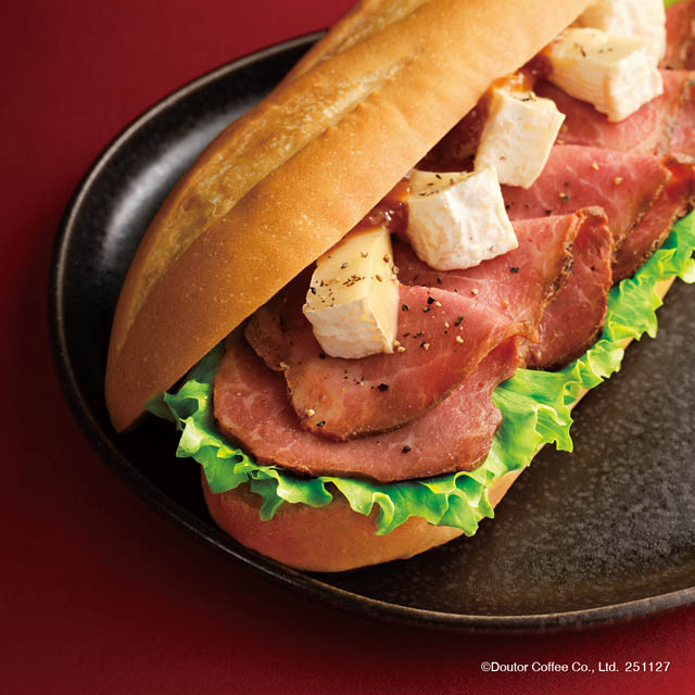 ドトール「トリュフ香る ミラノサンド 炭火焼きローストビーフ」3種「抹茶キャラメルラテ」「ナッツ香るダブルチョコレートケーキ」冬のおすすめメニュー新発売