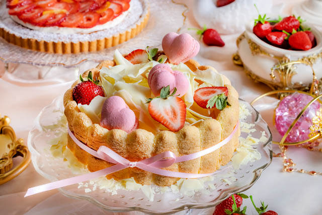 ヒルトン福岡シーホーク - いちごのスイーツビュッフェ「Strawberry Heaven～いちごに恋した天使の耽美～」今冬開催