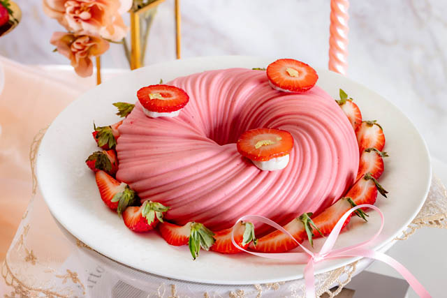 ヒルトン福岡シーホーク - いちごのスイーツビュッフェ「Strawberry Heaven～いちごに恋した天使の耽美～」今冬開催