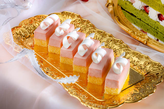 ヒルトン福岡シーホーク - いちごのスイーツビュッフェ「Strawberry Heaven～いちごに恋した天使の耽美～」今冬開催