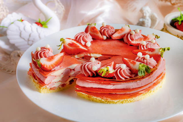 ヒルトン福岡シーホーク - いちごのスイーツビュッフェ「Strawberry Heaven～いちごに恋した天使の耽美～」今冬開催