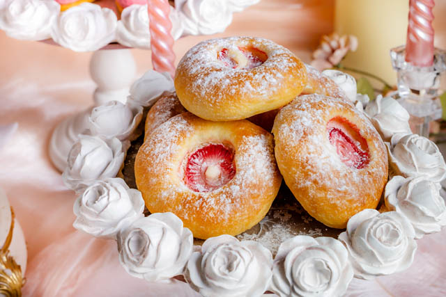 ヒルトン福岡シーホーク - いちごのスイーツビュッフェ「Strawberry Heaven～いちごに恋した天使の耽美～」今冬開催