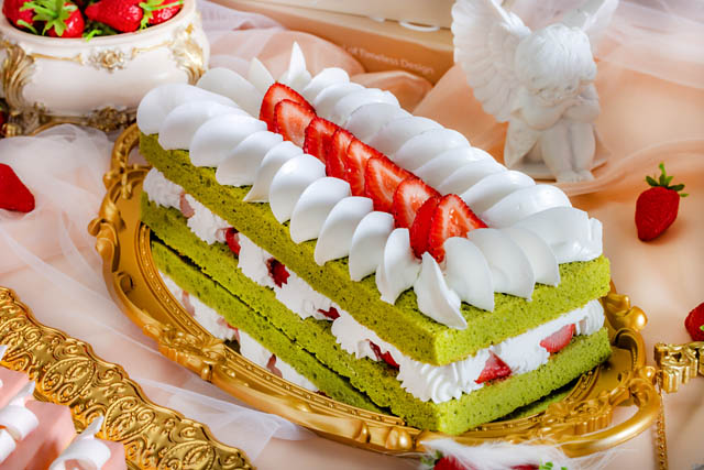 ヒルトン福岡シーホーク - いちごのスイーツビュッフェ「Strawberry Heaven～いちごに恋した天使の耽美～」今冬開催
