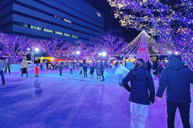 福岡タワー前広場に屋外アイススケートリンクが登場！「シーサイドももち ICE SKATING PARK ’25-’26」開催！