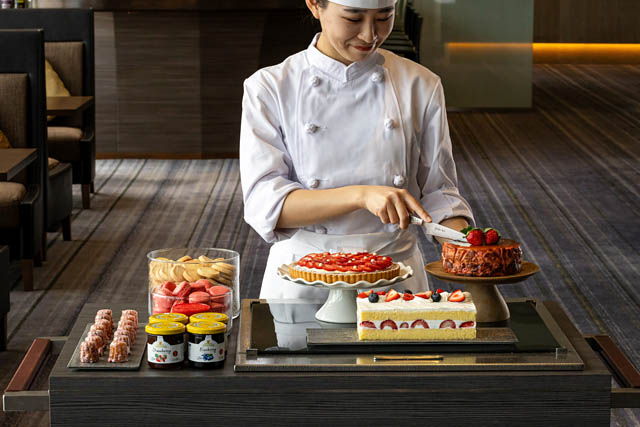 ヒルトン福岡シーホーク 35階 バー&ダイニング クラウズ「天空のアフタヌーンティー～いちごのジュエル～」開催へ