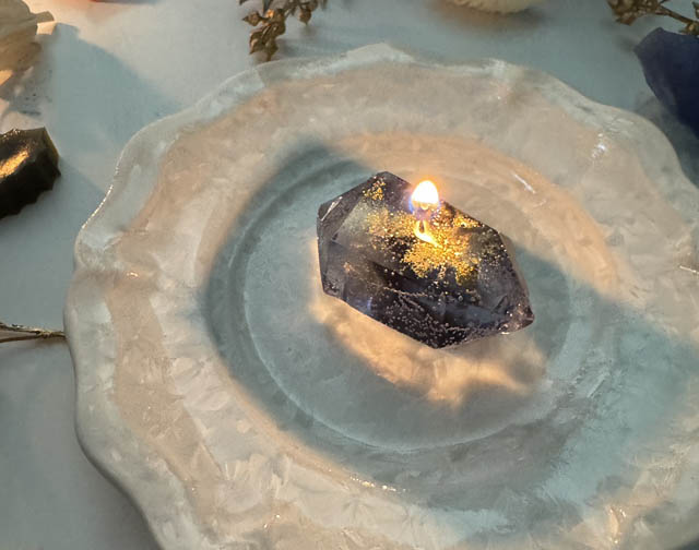 福岡市のハラペコラボ - 灯りを楽しむ鉱物キャンドル入り商品や宝石タルト「クリスマスギフト2025」登場