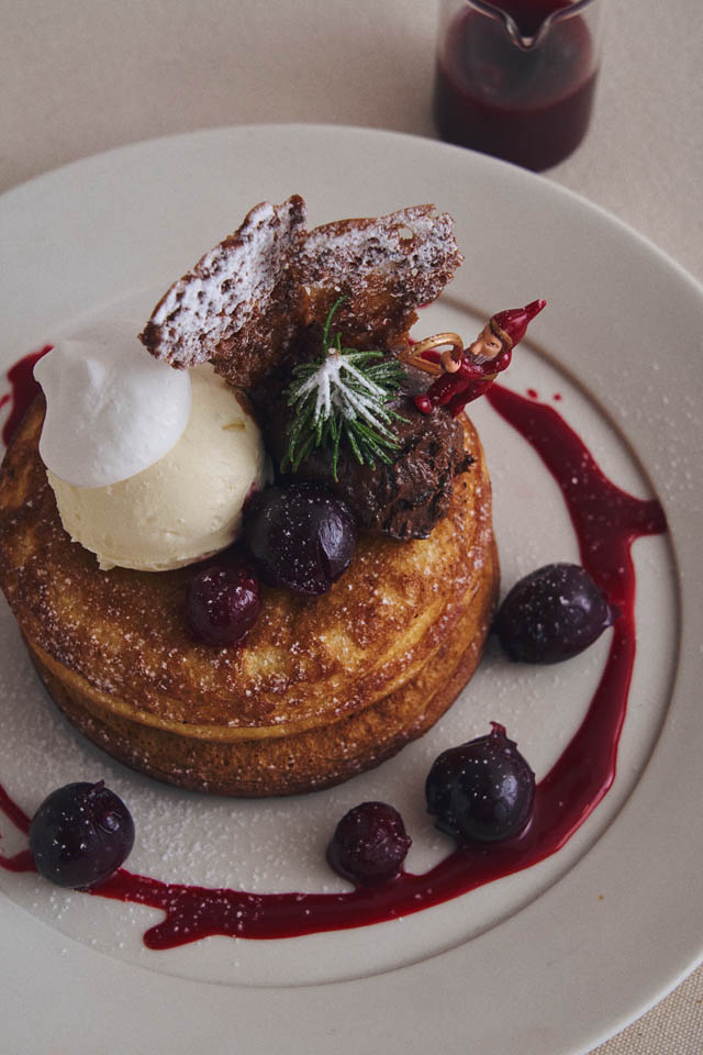 ビブリオテーク - 12月限定、ショコラとチェリーが主役の「フォレノワールパンケーキ」登場