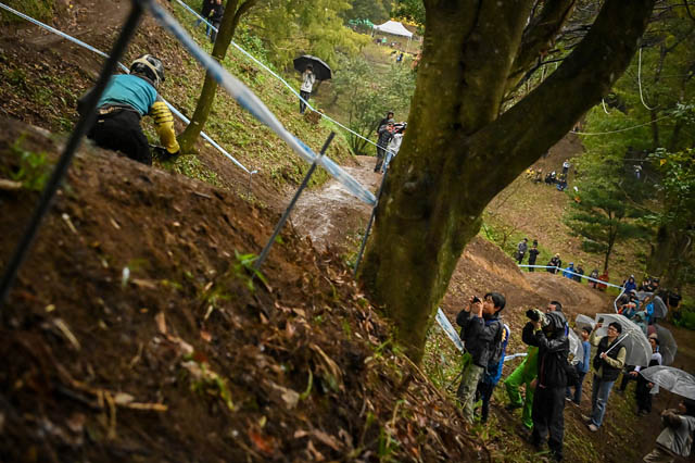 佐賀県 吉野ヶ里をマウンテンバイクで駆け下りろ！国内最高峰レース「ダウンヒルシリーズ2025」開催