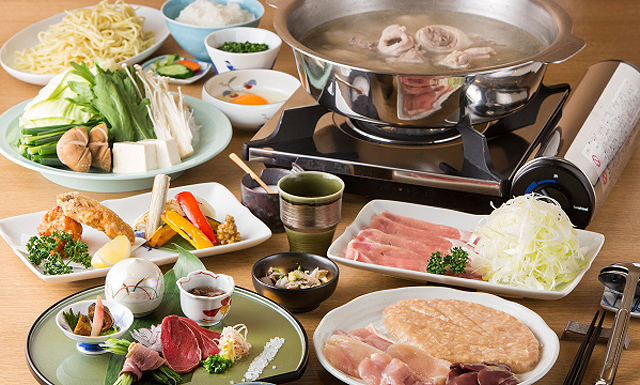 国産鶏を使用した濃厚でまろやかなスープ「博多水たき 濵田屋 天神」警固公園近くにオープン！