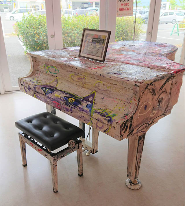 小郡市 - 20日はイオンへ　市のストリートピアノでクリスマスコンサート開催