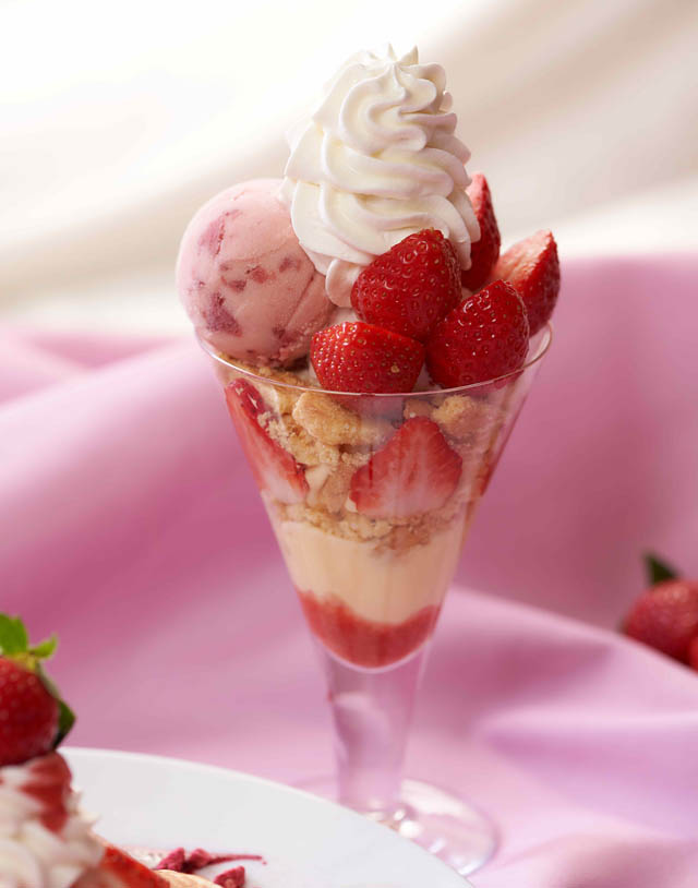 南国フルーツ運営のキャンベル・アーリー、福岡県産のブランドいちごを使用した「あまおうフェア」開催中