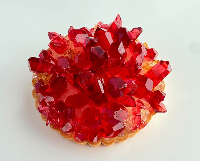 まるで鉱物！ハラペコラボ「1月の誕生石ガーネットが輝くアイスタルト」発売へ