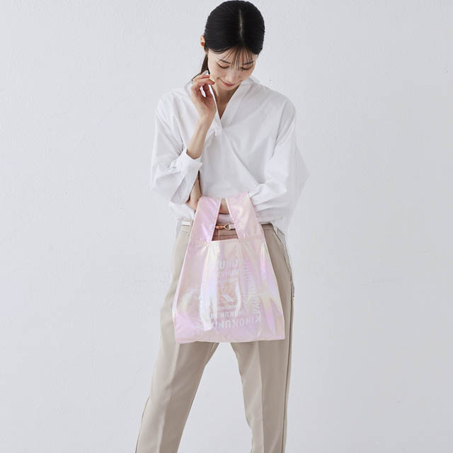 紀ノ国屋 岩田屋本店 - パールのように輝くキラキラとした素材がかわいい「シャイニーバッグ」に新色が登場