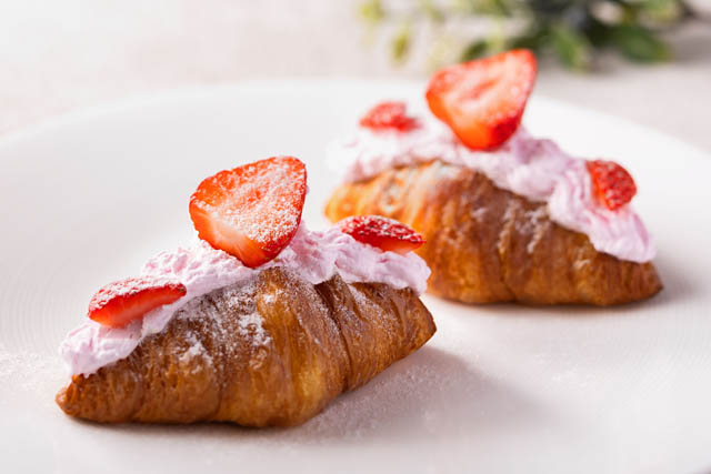 ホテルスタッフが育てたいちごを味わう - メルキュール福岡宗像リゾート＆スパ「いちごステイ」開催