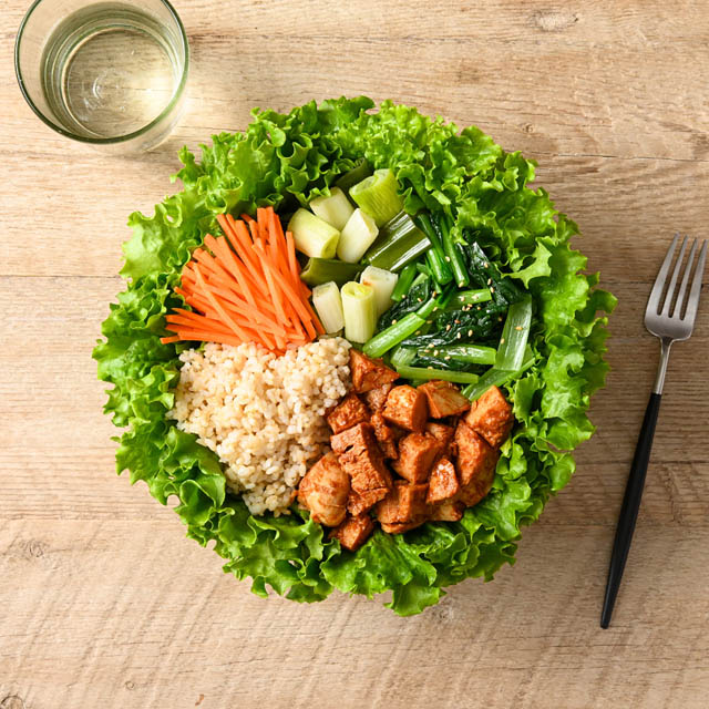 サラダボウル専門店 WithGreen - 有坂農場の古代れんこんや香ばしい焼きネギを味わう「季節限定サラダ」発売