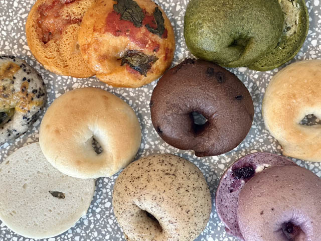 自社栽培米の生米粉を使った生米粉ベーグル専門店「こめとら」天神にオープンへ