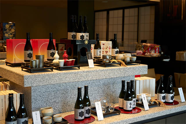 伊豆本店 - 魅せる酒蔵をコンセプトに、新たな宗像の観光拠点へ1717年創業の老舗酒蔵「福岡 宗像 酒蔵 伊豆本店」新生開業