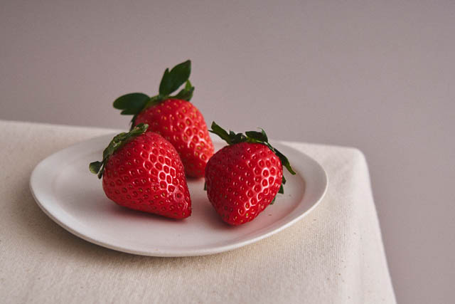 産地でしか味わえなかった幻の赤い宝石がビブリオテークに登場「あすかルビー×焦がしブリュレのいちごフェア」開催