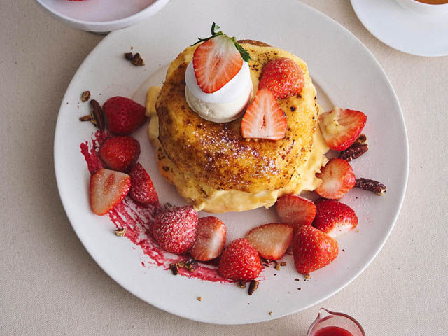 産地でしか味わえなかった幻の赤い宝石がビブリオテークに登場「あすかルビー×焦がしブリュレのいちごフェア」開催