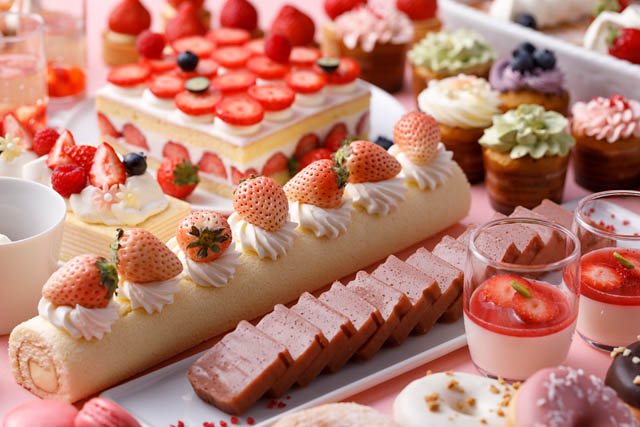 グランドハイアット福岡 – パフェで完成する苺のデザートビュッフェ「ストロベリーオブセッション 2026」開催