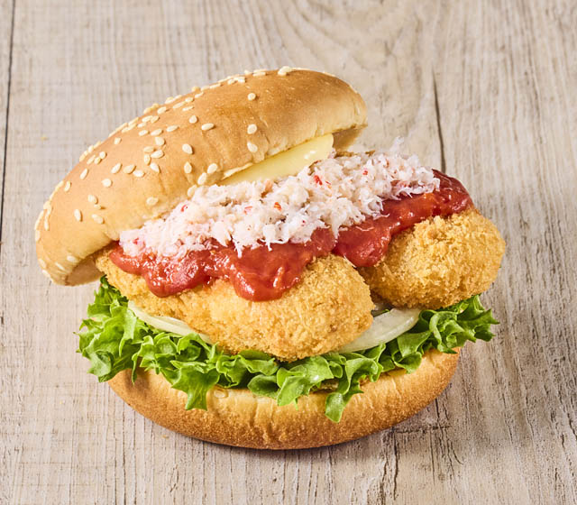 フレッシュネスバーガー、北海道産オオズワイガニの蟹身を存分に堪能「冬の濃厚クリームコロッケバーガー」登場