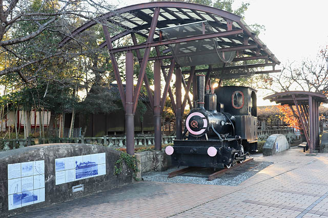 蔵元たちが設立した「大川馬車軌道株式会社」を走っていた蒸気機関車は、今も三潴町高三潴で保管展示されています。