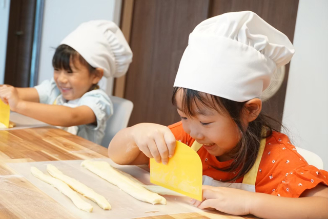 親子でパン作り体験「みんなで食べよう！ハートのシュガーバター 」志免町で開催