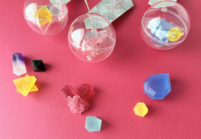 福岡市のハラペコラボ – 宝石みたいな琥珀糖こうぶつヲカシ「ポップなカプセル入りバレンタイン限定デザイン」登場