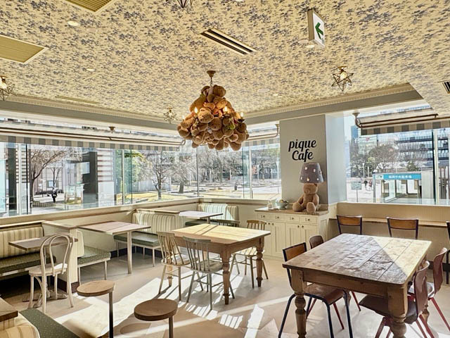 ジェラート ピケ カフェ ソラリアプラザ店 - 限定メニューに最大120分待ちの行列も