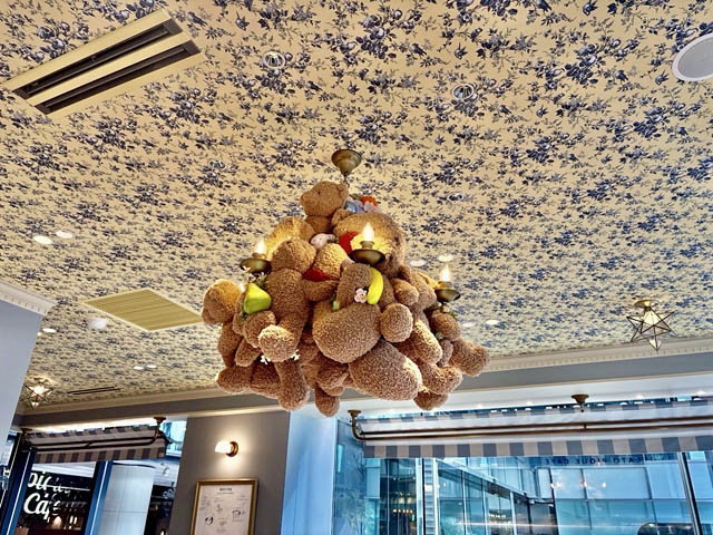 ジェラート ピケ カフェ ソラリアプラザ店 - 限定メニューに最大120分待ちの行列も