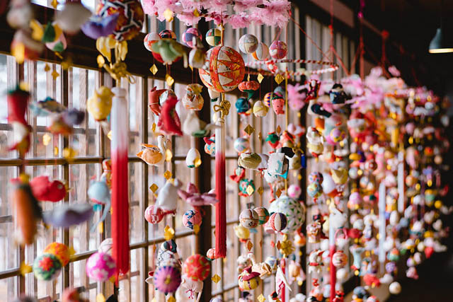 国指定名勝の料亭旅館 御花 - 柳川の街が華やぐ春の風物詩「さげもんめぐり」にあわせ「さげもんルーム」などの期間限定プランの予約開始