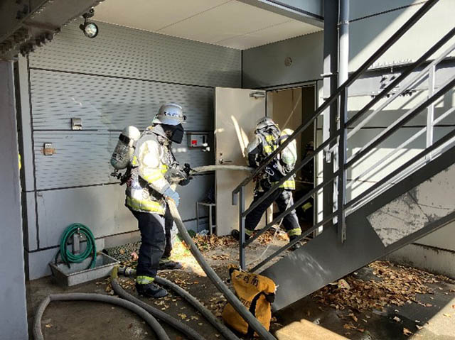 解体前の旧本社ビルが“リアル救助訓練の舞台”に - JR九州グループ・九鉄工業が福岡県警と消防局へ提供