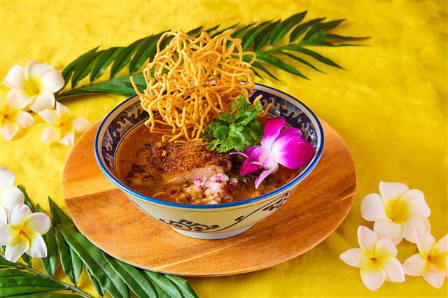 コナズ珈琲 - ココナッツミルクと複数のスパイスが香り高い「ココナッツカレーフォー」冬季限定発売