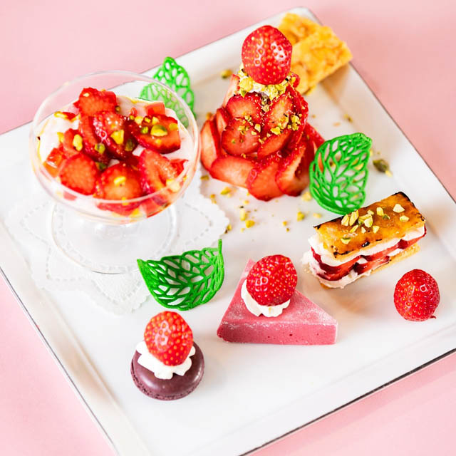 福岡サンパレス ホテル&ホール 展望レストラン - とっておきの苺ランチ「ラ・フレーズ」開催